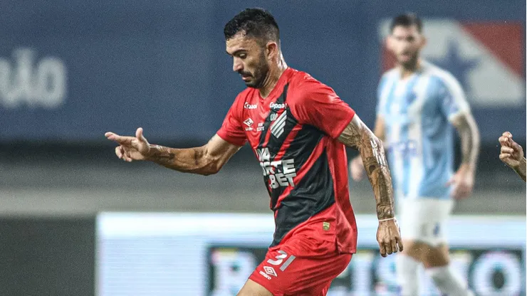 Raul não deverá continuar no Athletico Paranaense