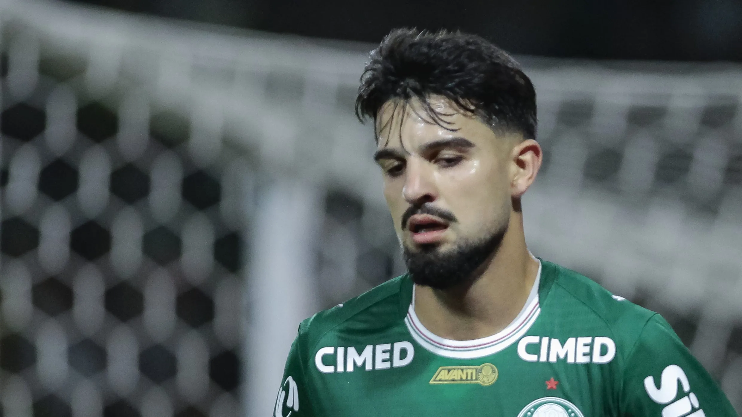 Foto: Marco Miatelo/AGIF – Verdão prioriza venda de Flaco sem envolver troca de jogadores.