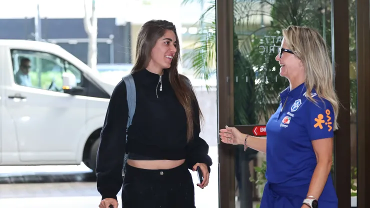 Jogadoras da Seleção Feminina em chegada ao hotel - Foto: Lívia Villas Boas/CBF