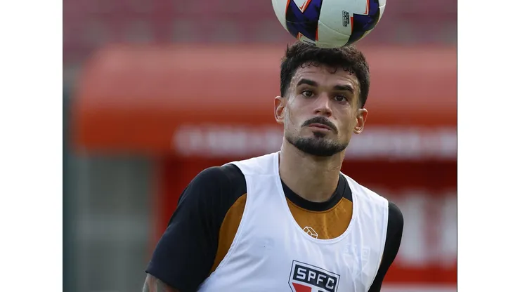 Cauly durante sua primeira semana de treinos no São Paulo - Foto: Rubens Chiri / São Paulo FC