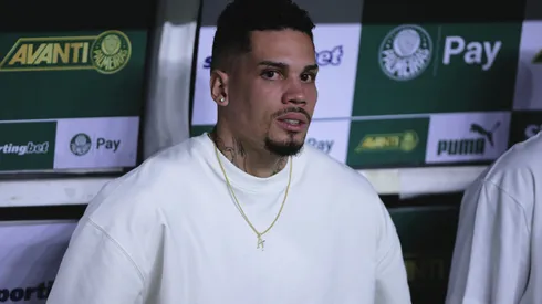 SP – SAO PAULO – 10/03/2025 – PAULISTA 2025, PALMEIRAS X SAO PAULO – Paulinho jogador do Palmeiras e visto no banco de reservas antes de partida contra o Sao Paulo no estadio Arena Allianz Parque pelo campeonato Paulista 2025. Foto: Ettore Chiereguini/AGIF
