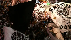 Torcida do Santos durante partida contra Palmeiras no estadio Vila Belmiro pelo campeonato Brasileiro A 2025. Foto: Mauricio De Souza/AGIF
