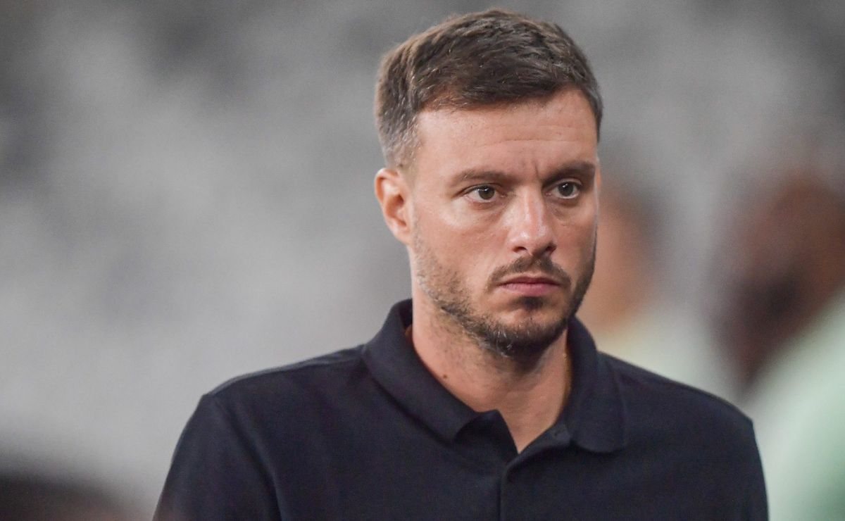 Botafogo vive pressão na temporada e define escalação contra o Palmeiras no Brasileirão