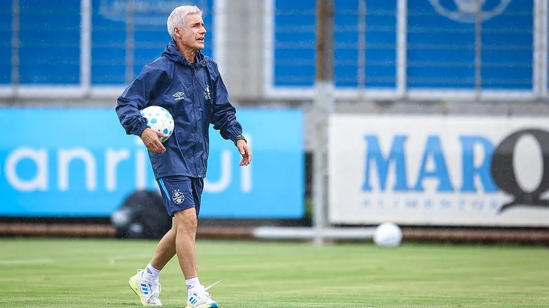 Luís Castro tem desfalques e estreias na paratida contra o Atlético – Foto: Flickr Oficial do Grêmio