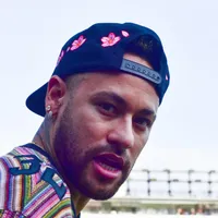 Neymar segue ao lado de Vojvoda