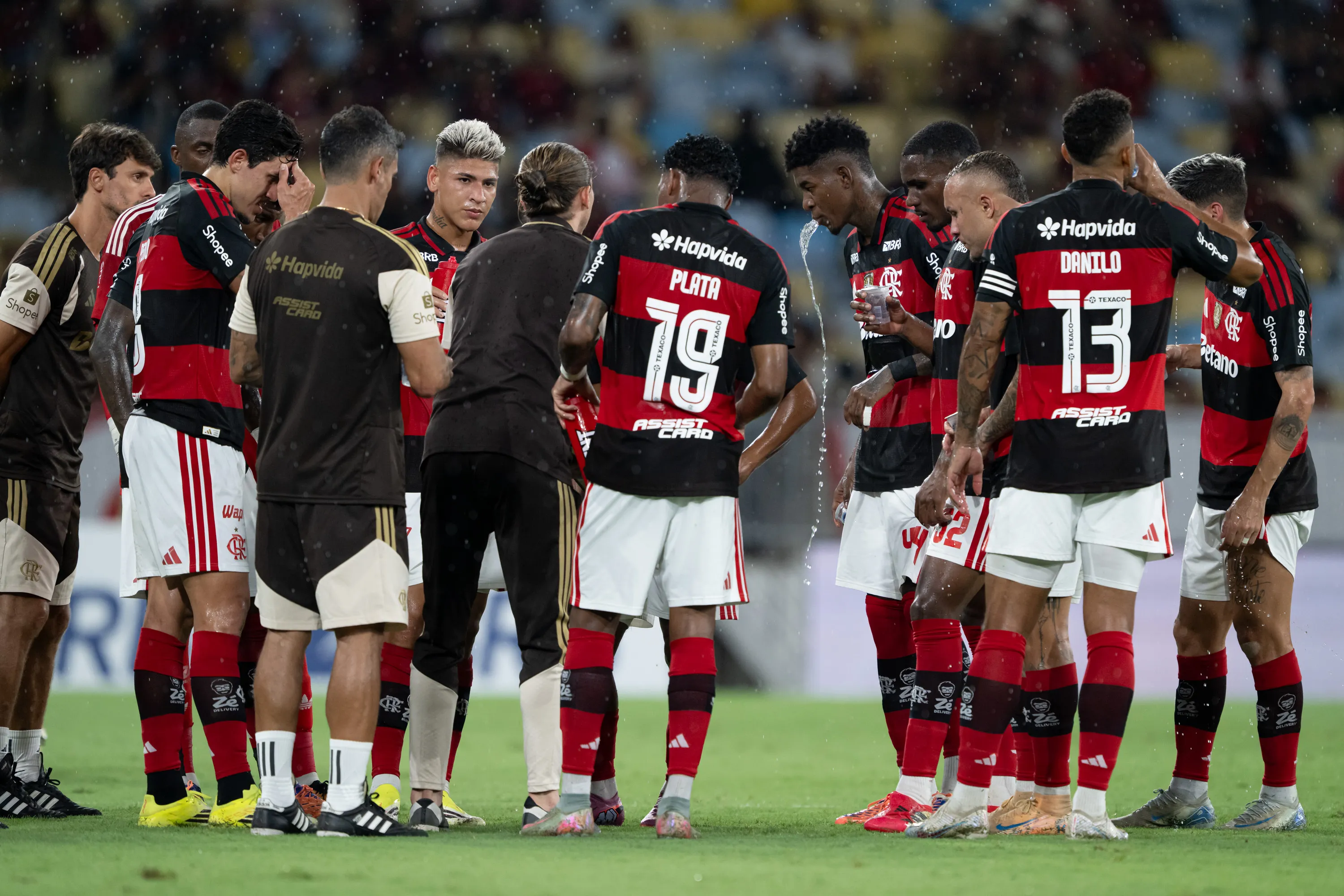 RJ – RIO DE JANEIRO – 22/02/2026 – CARIOCA 2026, FLAMENGO X MADUREIRA – Filipe Luis tecnico do Flamengo durante partida contra o Madureira no estadio Maracana pelo campeonato Carioca 2026. Foto: Jorge Rodrigues/AGIF