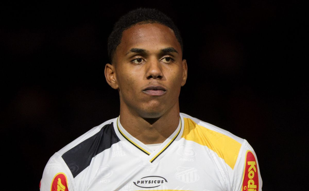 Botafogo vai aplicar chapéu em Corinthians e Fluminense após encaminhar contratação do zagueiro Dantas