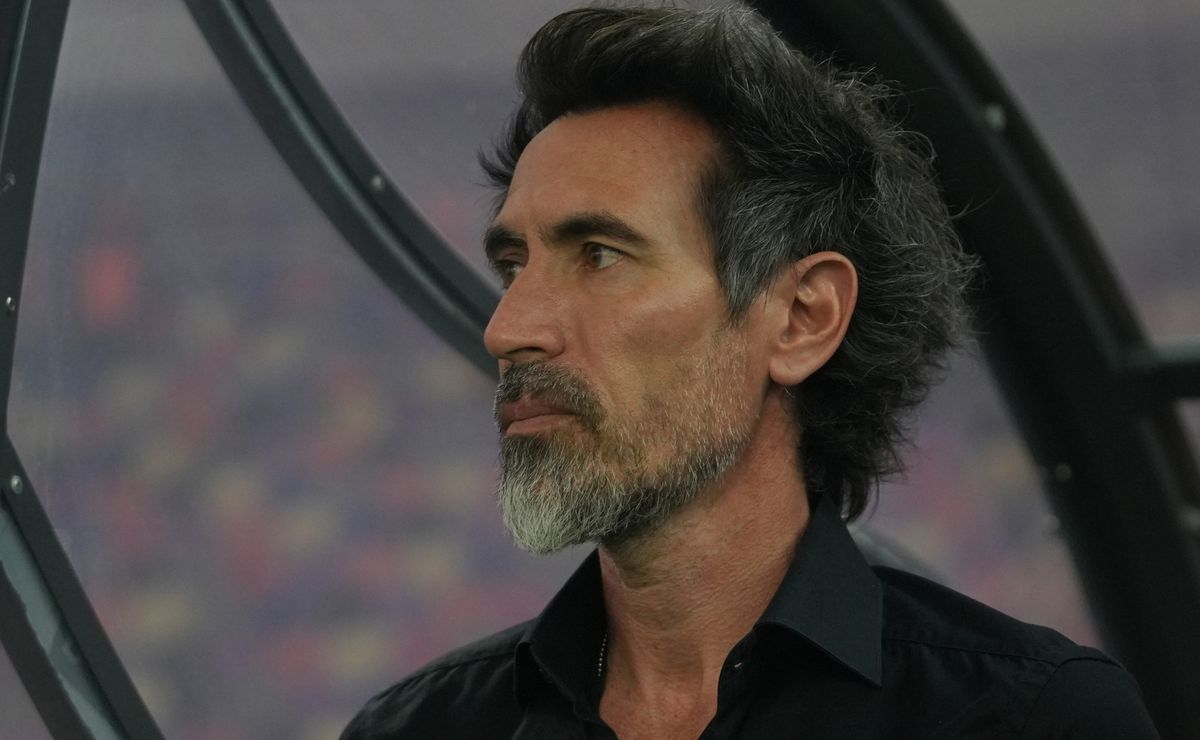 Atlético-MG opta por Eduardo Domínguez ao buscar um técnico com perfil oposto ao de Jorge Sampaoli