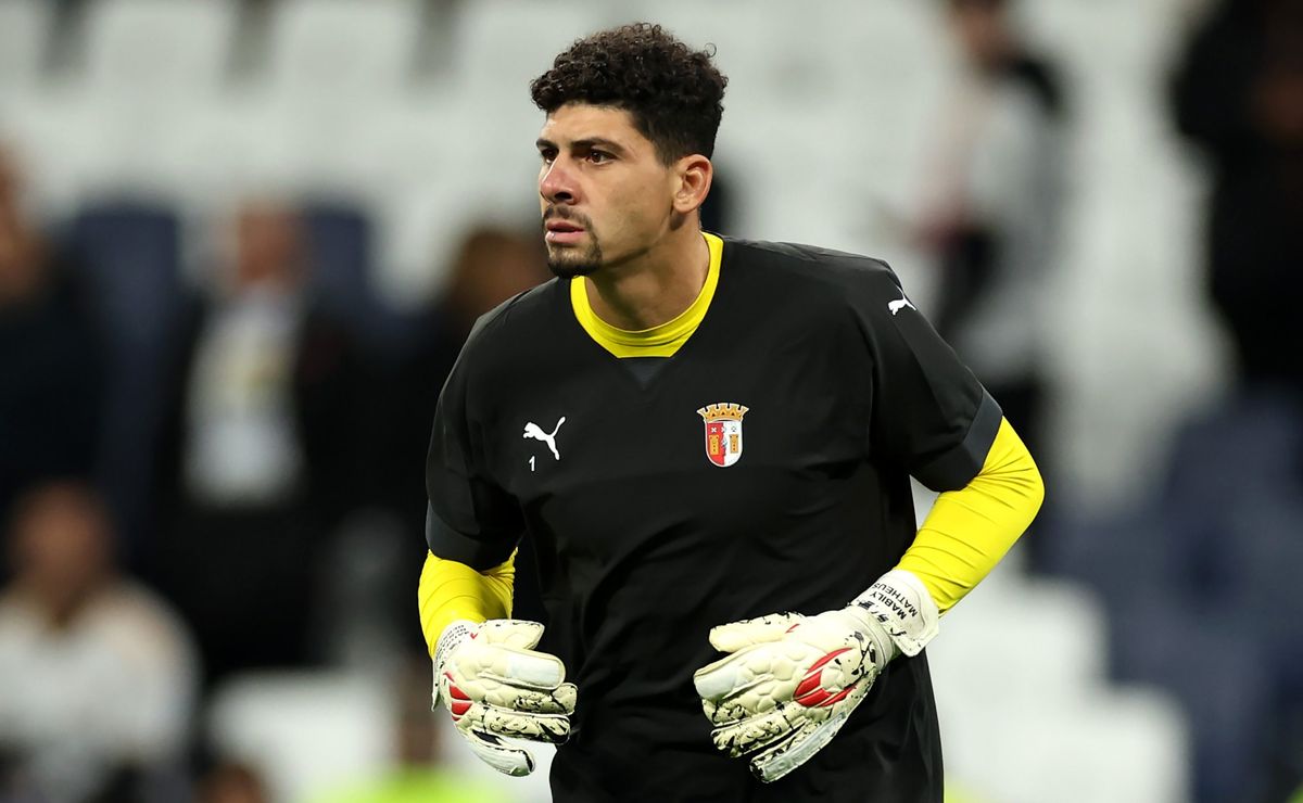 Botafogo tem negociações em andamento pela contratação de outro goleiro além de Matheus Magalhães