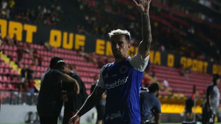 Fagner tenta se firmar no Cruzeiro justamente contra o Corinthians de seu passado - Marlon CostaAGIF