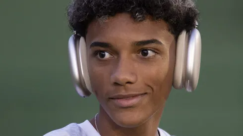 Robinho Jr. segue com futuro indefinido.