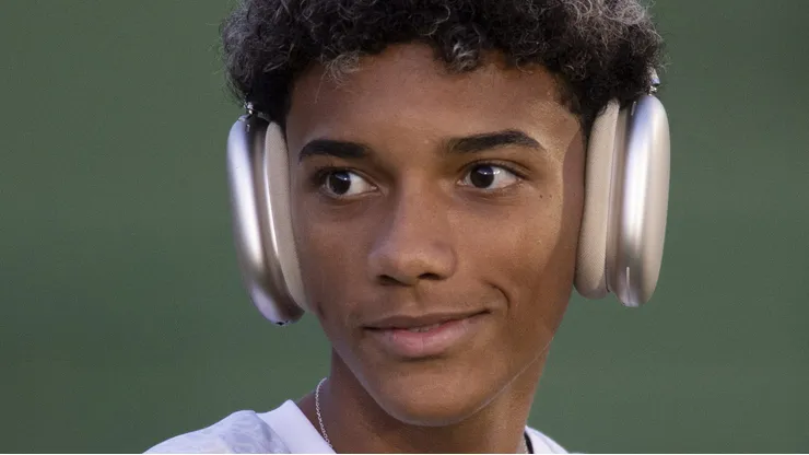 Robinho Jr. segue com futuro indefinido.