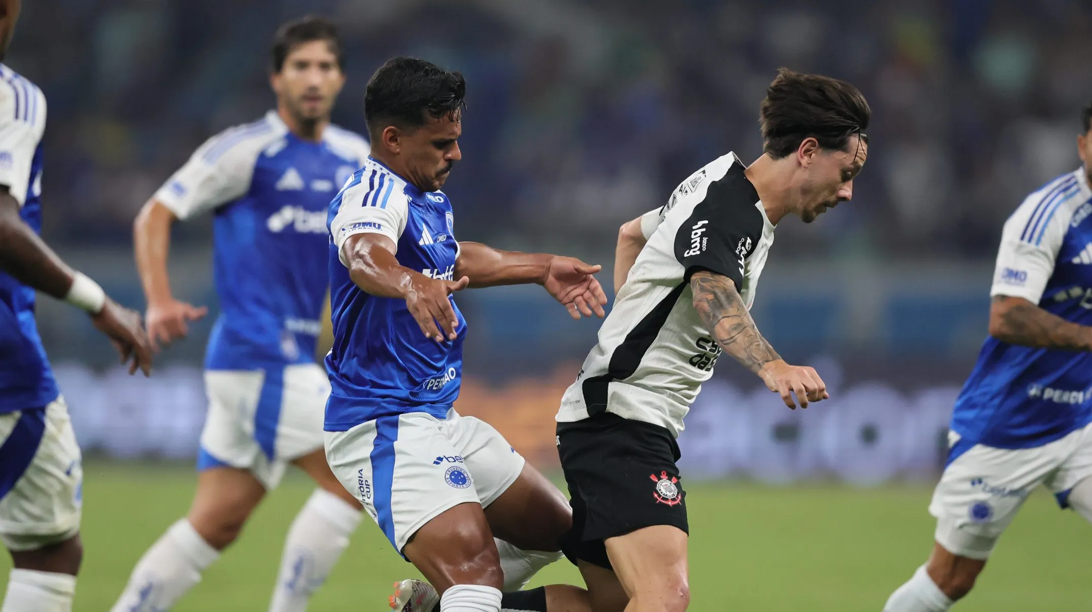 Cruzeiro e Corinthians. Foto: Gilson Lobo/AGIF