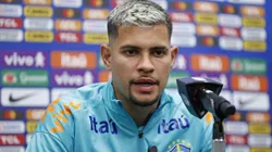 Bruno Guimarães visita CBF para alinhar retorno com Carlo Ancelotti