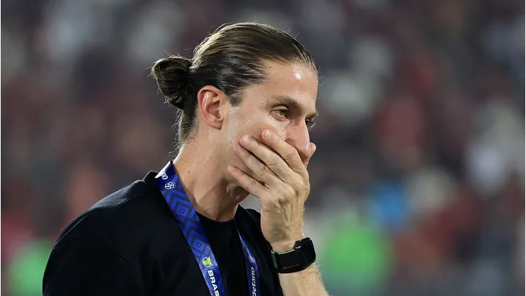 Filipe Luís está pressionado no Flamengo - Foto: Buda Mendes/Getty Images