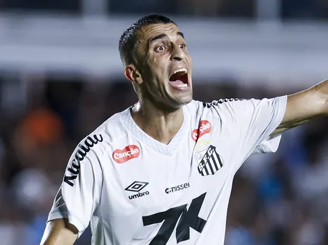 João Schmidt não deve deixar o Santos nesta janela