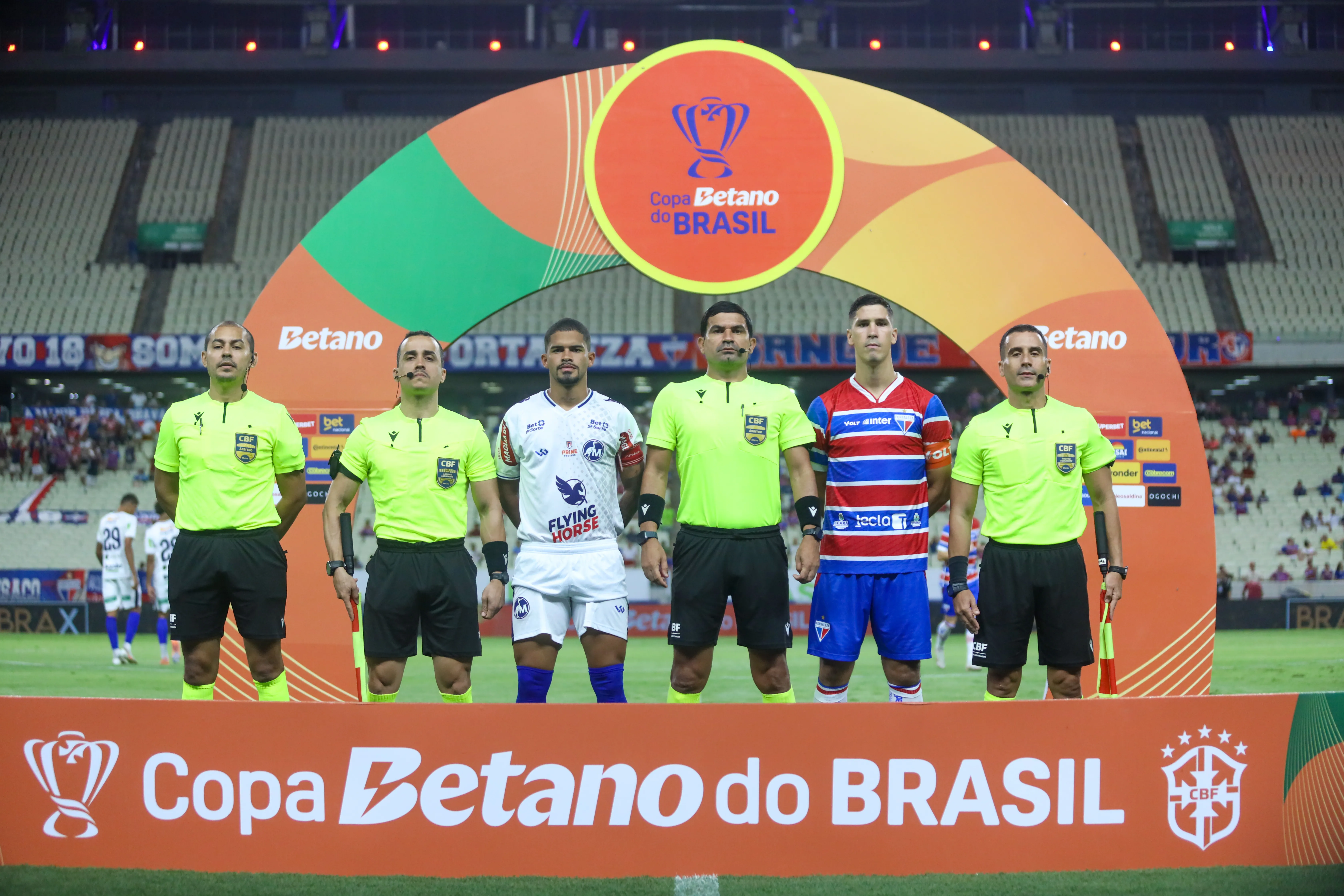 CE – FORTALEZA – 24/02/2026 – COPA DO BRASIL 2026, FORTALEZA X MAGUARY – O arbitro  durante partida entre Fortaleza e MAGUARY no estadio Castelao pelo campeonato Copa Do Brasil 2026. Foto: Lucas Emanuel/AGIF