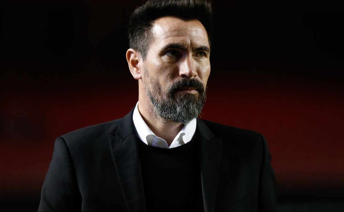 Eduardo Domínguez está preocupado antes de Grêmio x Atlético-MG pela fragilidade defensiva do Galo