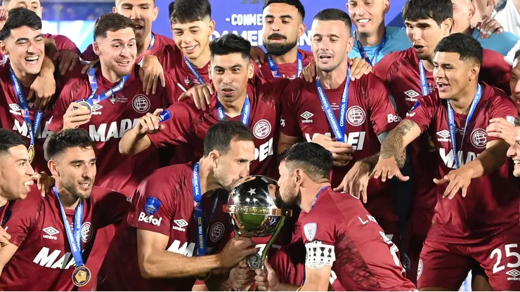 Lanús derrotou o Atlético-MG na final da Sul-Americana de 2025 (Photo by Christian Alvarenga)