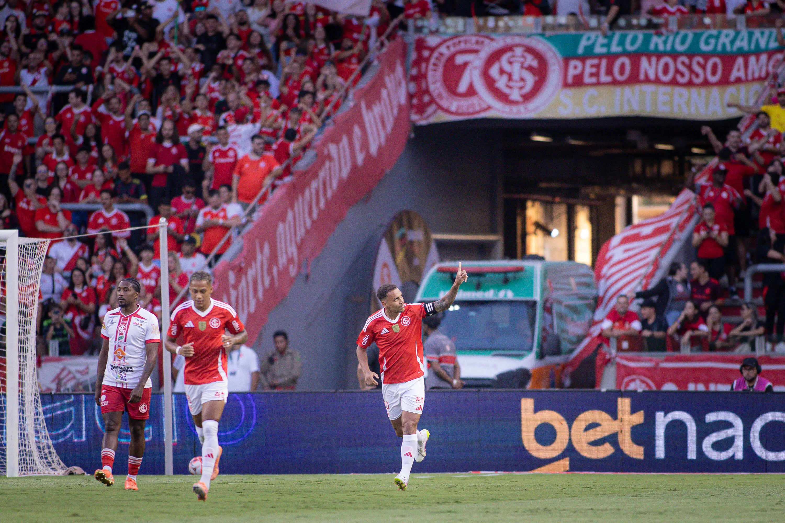 Alan Patrick jogador do Internacional comemora seu gol durante partida pelo campeonato Gaucho 2026. Foto: Maxi Franzoi/AGIF