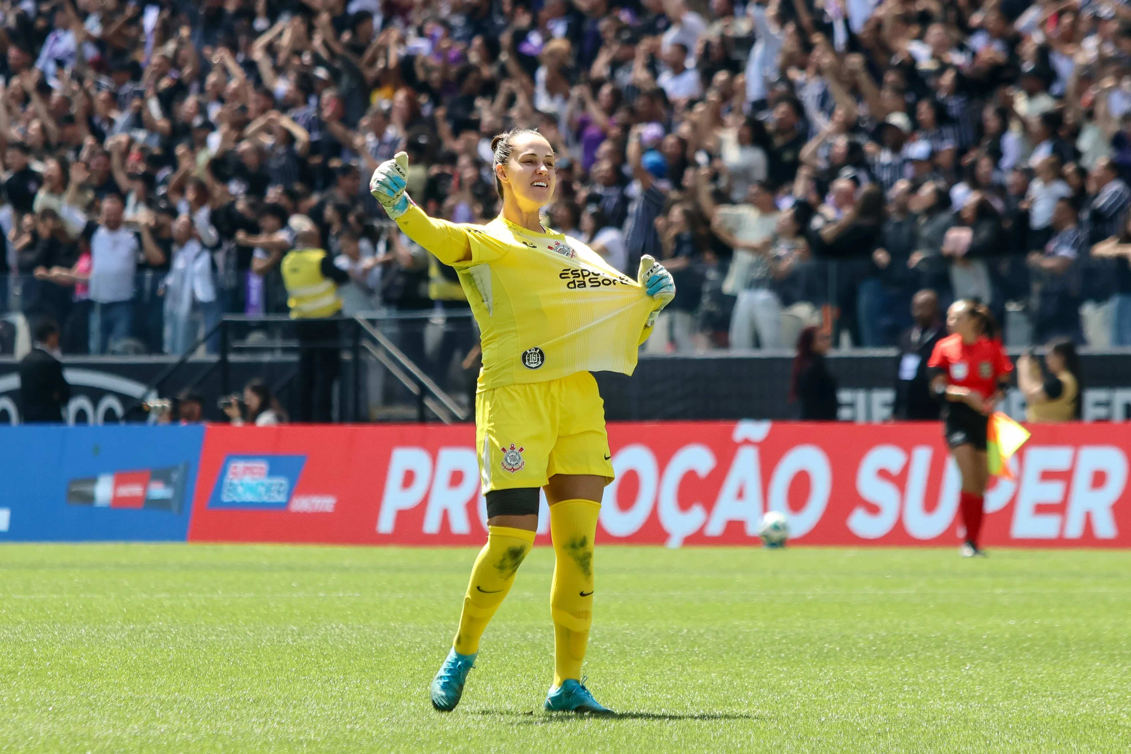 Nicole, goleira do Corinthians. Foto: Lucas Gabriel Cardoso/AGIF