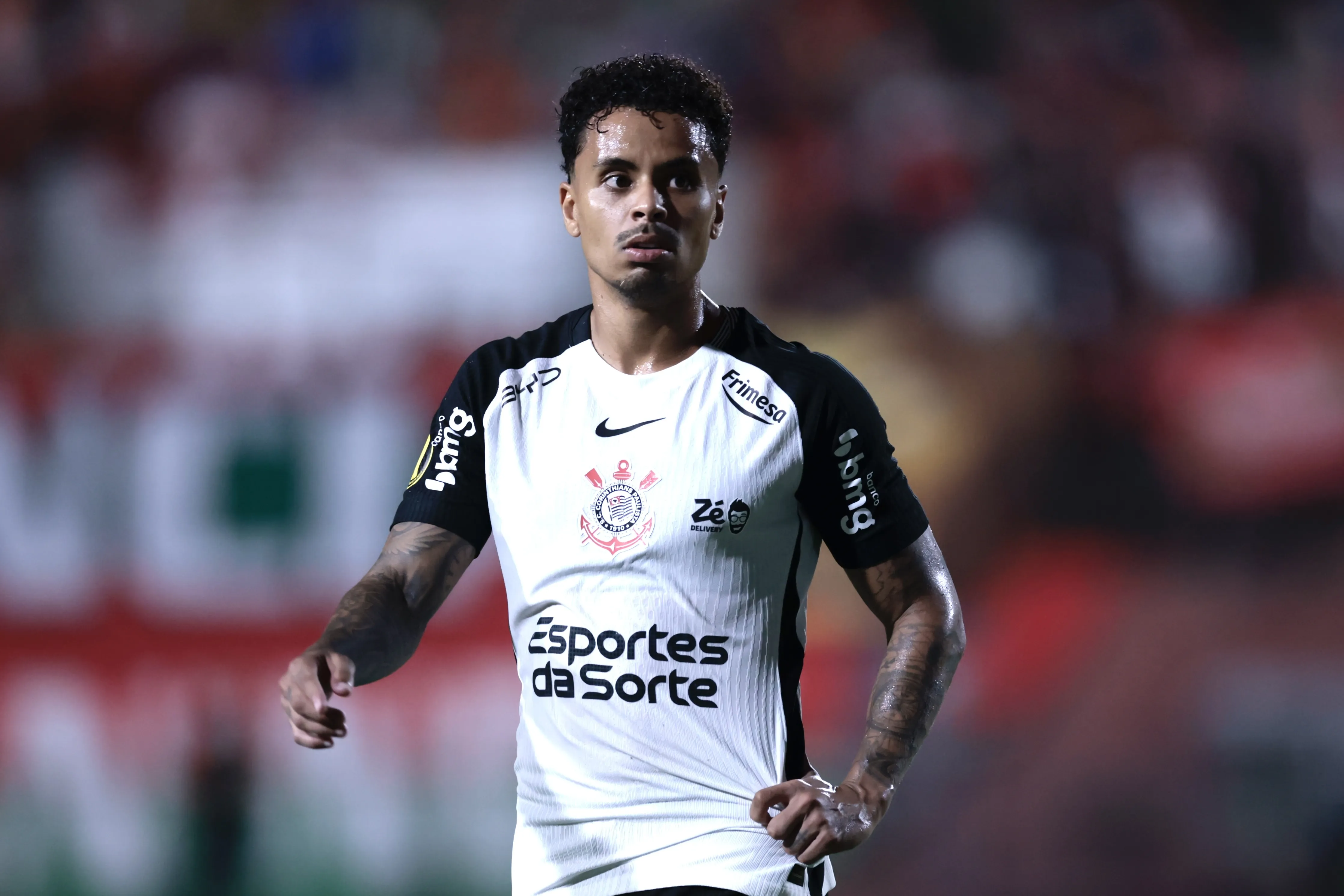 S Allan jogador do Corinthians durante partida contra o Portuguesa Paulista no estadio Canindé pelo campeonato Paulista 2026. Foto: Marcello Zambrana/AGIF