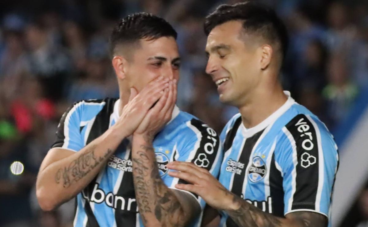 Após Cuéllar, Grêmio rescinde com Cristaldo e chega a 21 baixas no elenco