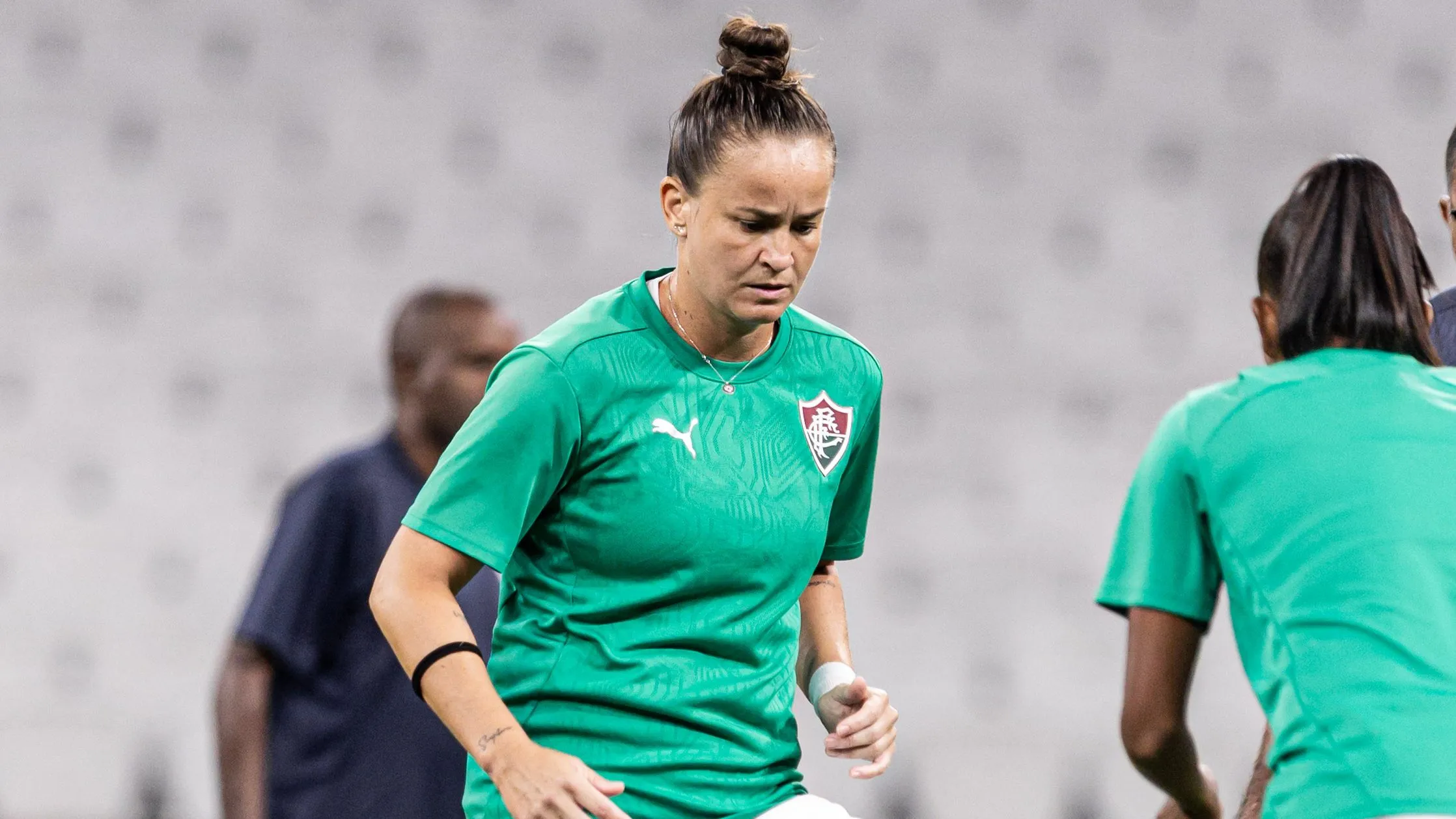 Zagueira e capitão do Fluminense, Gislaine, em treino