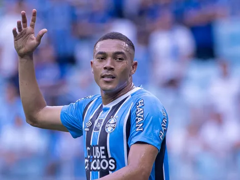 Carlos Vinícius é criticado em Grêmio x Atlético-MG