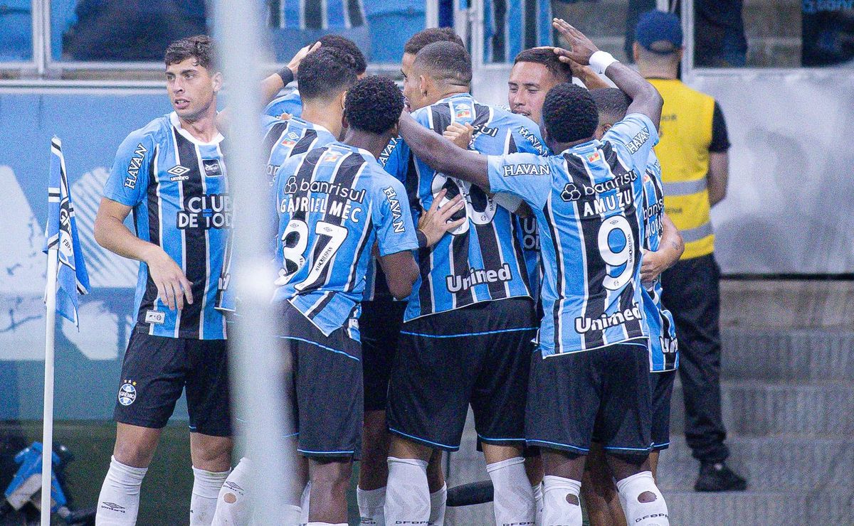 Grêmio aproveita vantagem numérica desde o início e vence o Atlético Mineiro pelo Campeonato Brasileiro