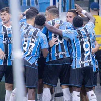 Grêmio vence Atlético-MG com um jogador a mais