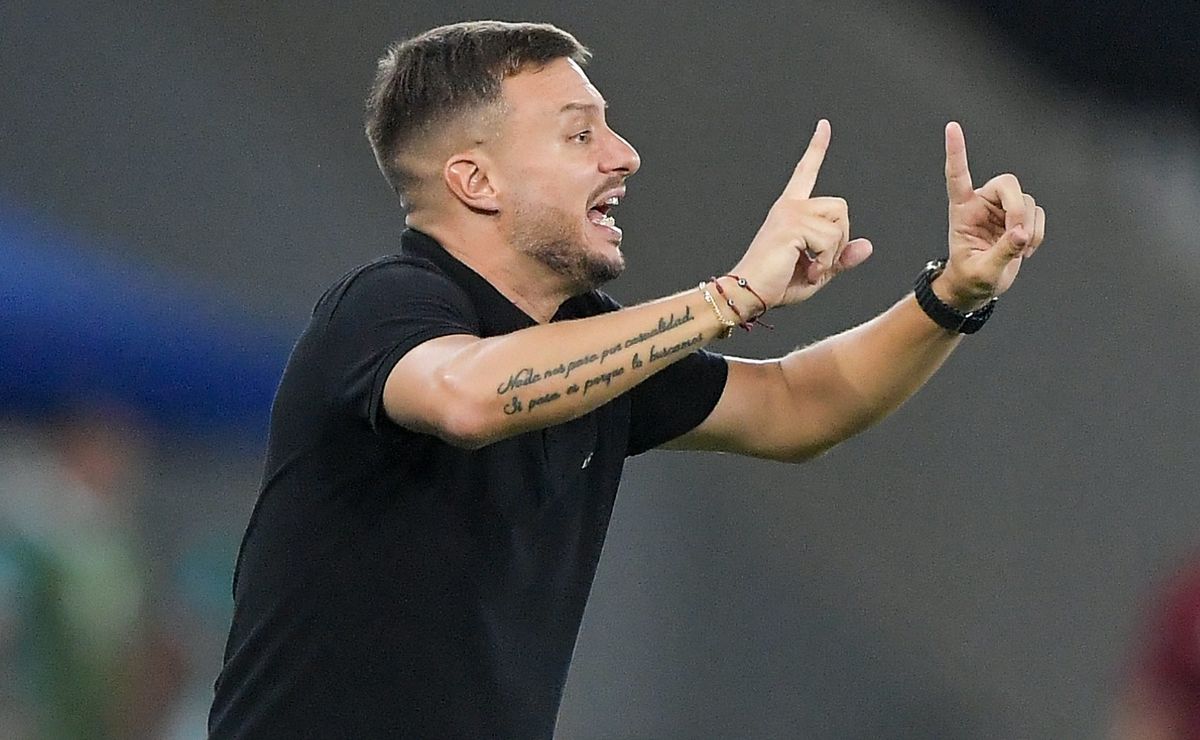 Martín Anselmi acerta no primeiro tempo, Botafogo oscila no segundo, mas avança na Copa Libertadores