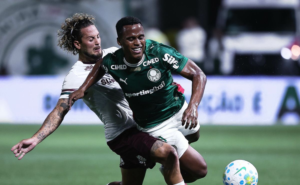 Arias entra, Palmeiras vence Fluminense no sufoco e mantém liderança do Brasileiro