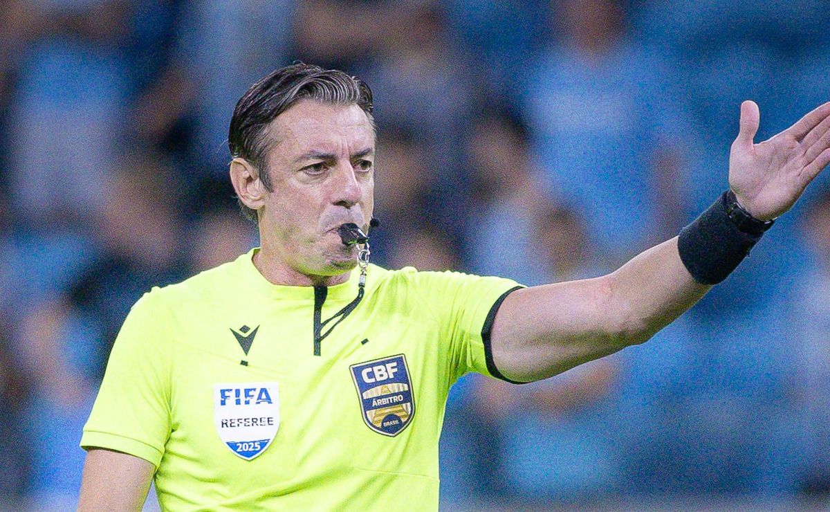 Rapahel Claus recebe veredito após polêmicas em Grêmio x Atlético-MG e acertou em cartões para PC Oliveira