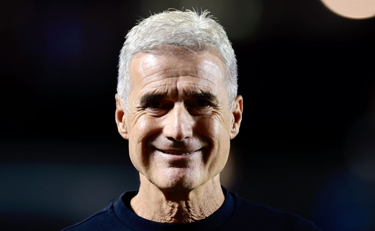 Superioridade numérica e ajustes de Luís Castro levam Grêmio à vitória sobre o Atlético-MG