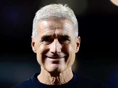 Mudanças e um a mais decidem para Grêmio