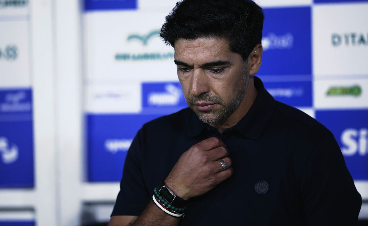 Abel Ferreira detalha problema defensivo e alerta que gol sofrido compromete campanha para o título