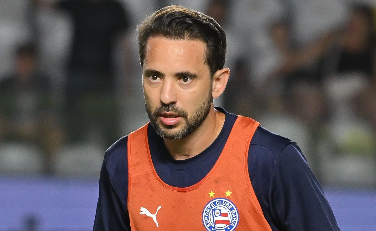 Everton Ribeiro sendo mandado embora do Bahia é aprovado pela torcida após eliminação e ex-Flamengo recebe críticas pesadas