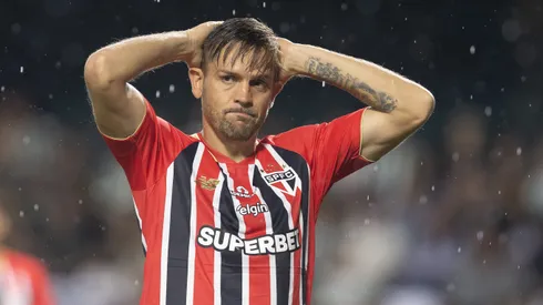 PR – CURITIBA – 25/02/2026 – BRASILEIRO A 2026, CORITIBA X SAO PAULO – R. Toloi jogador do Sao Paulo lamenta durante partida contra o Coritiba no estadio Couto Pereira pelo campeonato Brasileiro A 2026. Foto: Hedeson Alves/AGIF