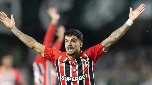 Cauly durante partida de ontem (25) no Couto Pereira