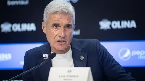 Luís Castro não se esquivou sobre detalhes do GreNal – Foto: Maxi Franzoi/AGIF