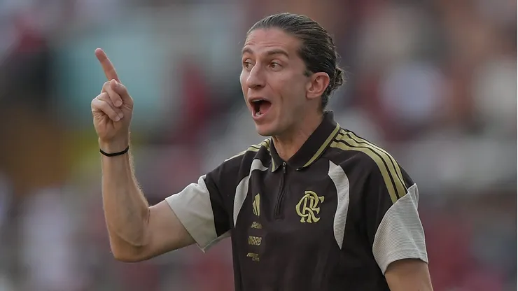Filipe Luís pede apoio dos torcedores do Flamengo.