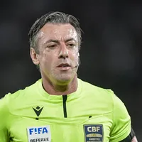 Torcedores do Atlético-MG se irritam com expulsão de Natanael e Claus é criticado