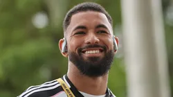 Douglas Luiz ainda está vinculado com a Juventus.