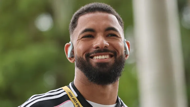 Douglas Luiz ainda está vinculado com a Juventus.