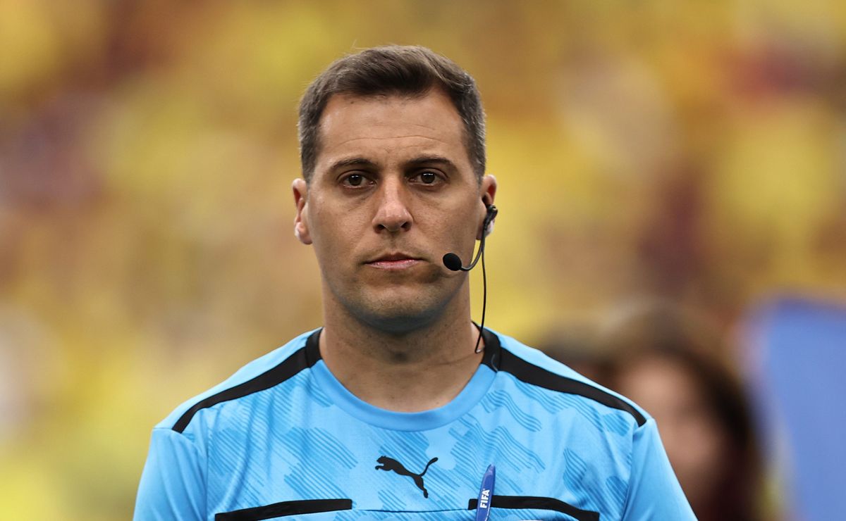 Gustavo Tejera apita Flamengo x Lanús-ARG no Maracanã após definição da Conmebol para a Recopa