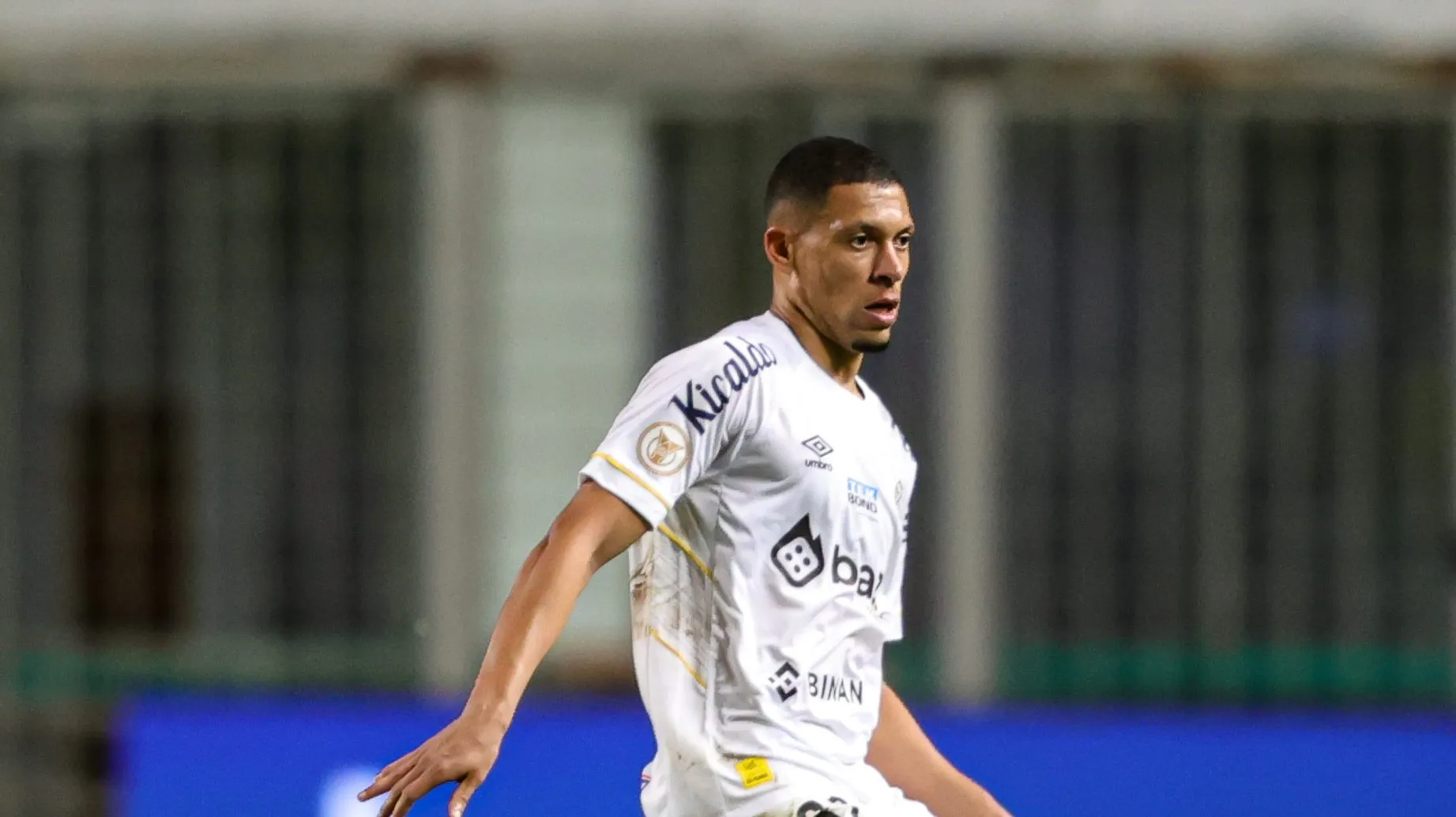 Foto: Gilson Lobo/AGIF – Alex fez parte do elenco santista campeão da Série B em 2024.