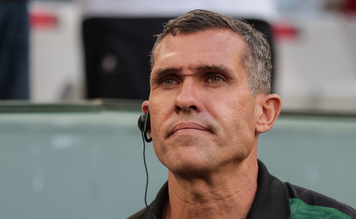 Bruno Lazaroni prepara time reativo no Vasco e Vojvoda pode surpreender no Santos com Gabigol no banco