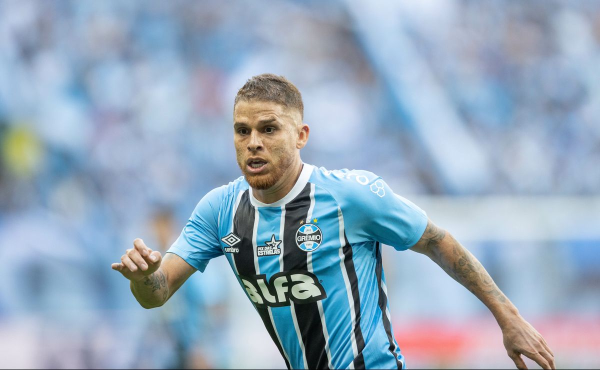 Grêmio enxuga elenco e chega a 21 saídas após rescisões de Cuéllar e Cristaldo