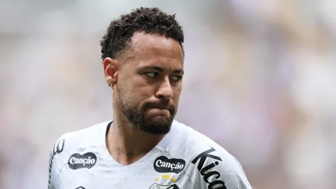 Neymar não é relacionado pelo Santos.